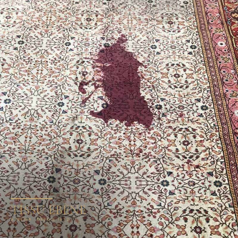 Revers d'un tapis noué main montrant la structure du nœud, indice de fabrication artisanale